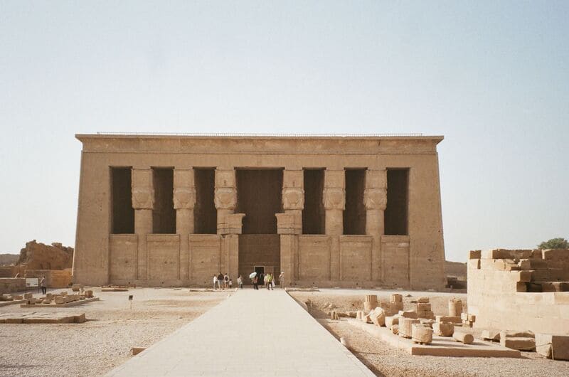 façade temple denderah