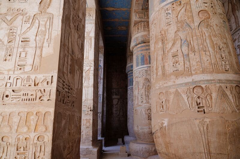 hyeroglyphes temple louxor